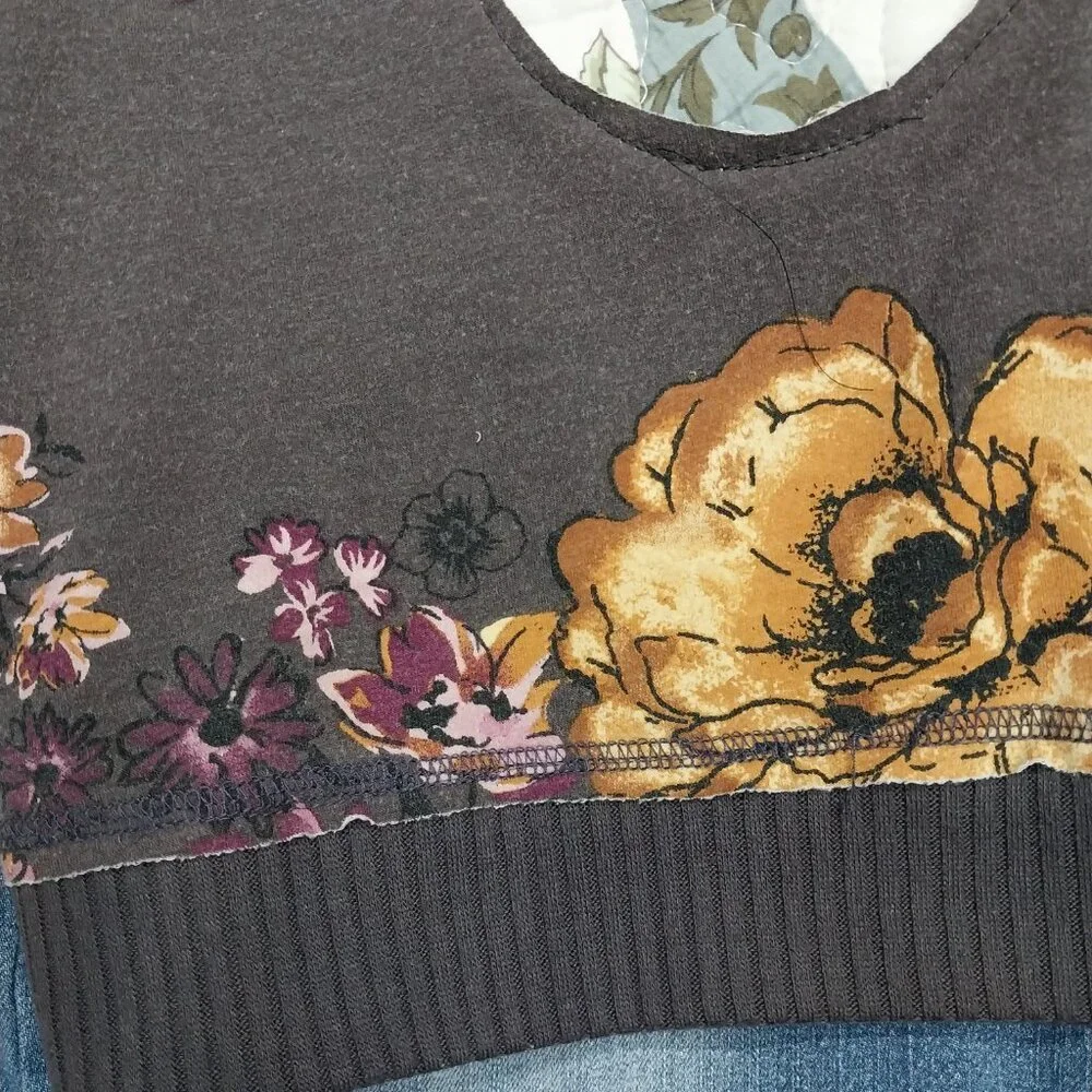 3244 Size XL No Frills Upcycled Sweat Shirt With Quilted Flower Insert. - Picture 5 of 8